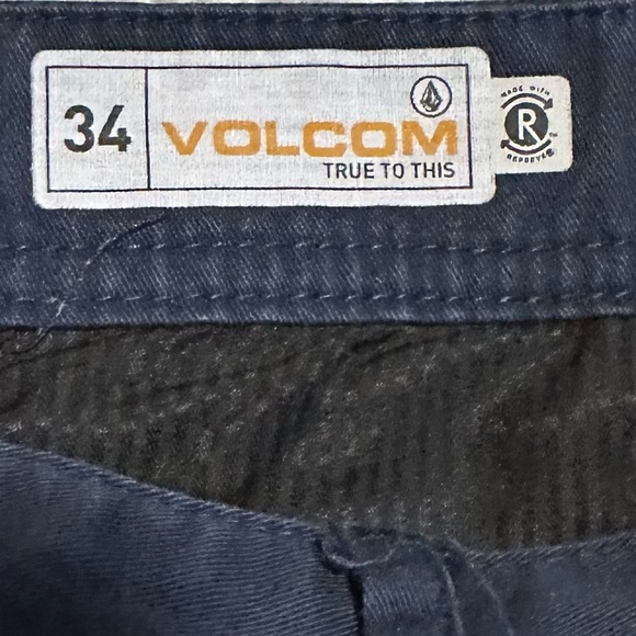 Volcrom Men's Size 34 True To This Navy Blue Shorts EUC - Picture 2 of 4